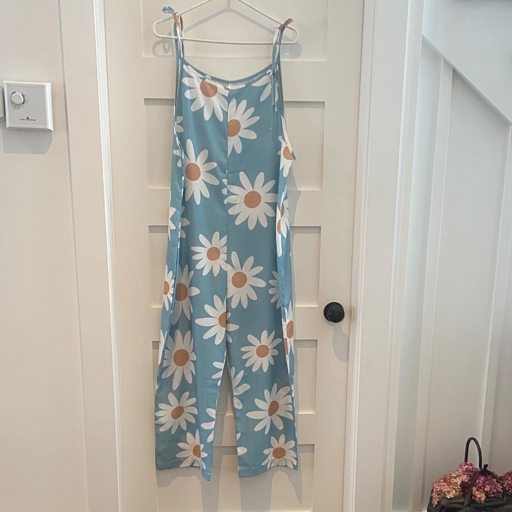 Floral Blue Jumpsuit with Daisy Print NWOT size XL​